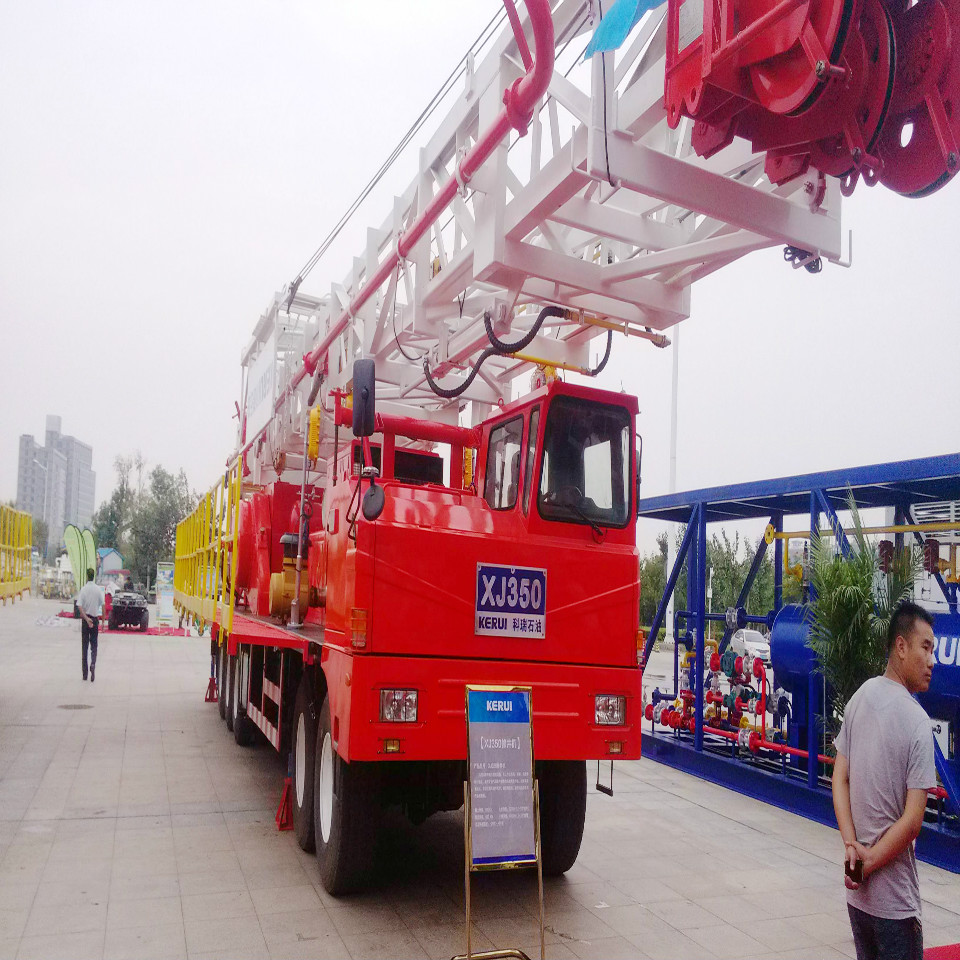 Truck-mounted Drilling and Workover Rig 350hp/900kn Oil Well 200000/900 Provided 17-1/2"/440.5 350/257 385/287 Actual Height API