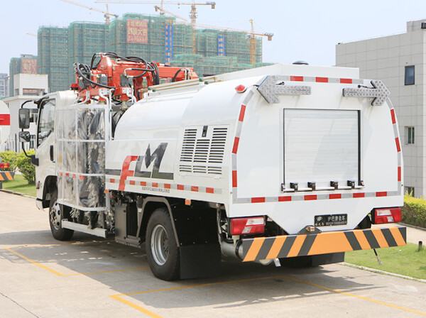 Double-sided Guardrail Cleaning Truck