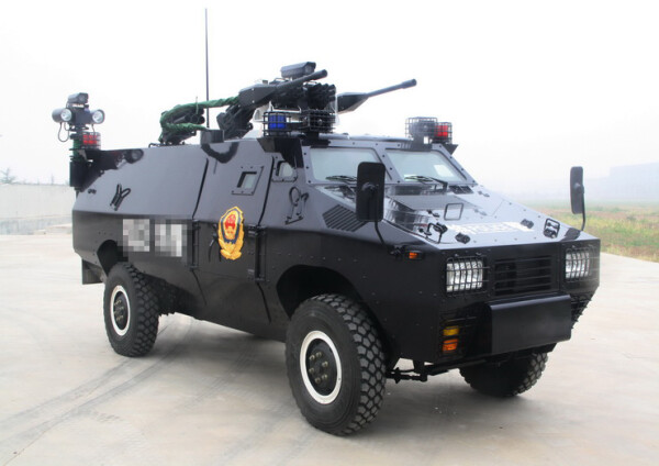 Wheeled armored anti-riot disperse vehicle